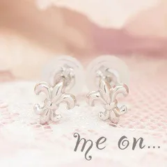 me on...ピアス レディース 日本製 K10ホワイトゴールド百合の紋章フルールドゥリス ゆり アンティーク風 国産 メール便送料無料 プレゼント 秋冬 大人気