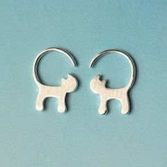 【ピアス】送料無料  猫ピアス S925 シルバー 925  猫アクセサリー ギフト 金属アレルギー対応  非アレルギー  オシャレ 猫雑貨 可愛い 女子  キャット ネコ かっこいい 猫グッズ 八千代 猫雑貨 千葉 cats