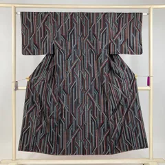 たんす屋 TANSU-YA 中古 リユース着物 紬 黒色 カジュアル 幾何学 袷 絹 未洗い 【身丈】145cm【裄丈】62.5cm MS3687