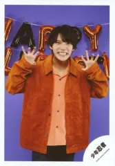 【中古】生写真(ジャニーズ) 少年忍者/黒田光輝/膝上・衣装オレンジ・両手パー・背景紫/Greeting Photo ～Halloween～/公式生写真