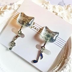 猫　楽譜　ト音記号と音符　イヤリング　シルバー