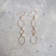 Ouca（ウーサ）ピアス／ロワシリーズ*14KGF×六角ワイヤーモチーフピアス