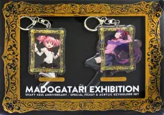 【中古】キーホルダー・マスコット(キャラクター) 鹿目まどか＆戦場ヶ原ひたぎ アクリルキーホルダー2種セット 「魔法少女まどか☆マギカ×＜物語＞シリーズ」 MADOGATARI展 C88先行販売入場券特典
