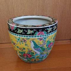 伊万里焼 十錦手 金彩色絵 粉彩牡丹花蝶紋 火鉢 睡蓮鉢 骨董 美品