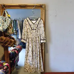 @ natural couture ナチュラルクチュール 花柄 ワンピース 総柄 黄色　イエロー　からし色　マスタード　YELLOW　ロング　長袖