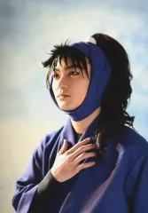 【中古】生写真(男性) 山木透(久々知兵助)/バストアップ・衣装青・左向き・右手胸元・キャラクターショット/「ミュージカル 忍たま乱太郎 第8弾 再演 がんばれ五年生!技あり、術あり、初忍務!!」ブロマイド第2弾