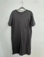 日本 UNIQLO チャコール グレー コットン Tシャツ ロング ONE PIECE M 55 66