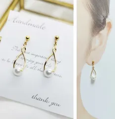 ゴールドツイストフープとホワイトパール　ハンドメイドピアス・イヤリング