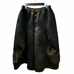 ブラックコムデギャルソン BLACK COMME des GARCONS 24SS ハーフパンツ ポリエステル ヘビーサテン 断ち切り 切替 製品染め 黒 ブラック XS 1M-P006のサムネイル
