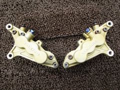 XJR1300 純正 brembo ブレーキキャリパー ネジピッチ100mm - メルカリ