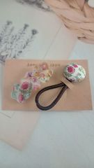 お花ヘアクリップとくるみボタンゴム