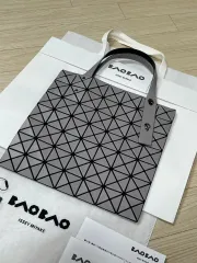 【新品未使用】販売証明書あり　BAOBAO Isseymiyake プリズム ISSEY MIYAKE イッセイミヤケ プリズム トートバッグ バオバオ