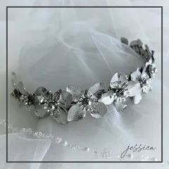 【メルカリ便】フラワーカチューシャ❤︎シルバー　髪飾り成人式卒業式花冠