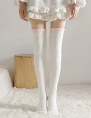 ふかふかもこもこ太ももまでのロング靴下【ホワイト】ルームソックス 可愛い あったかい くつした レッグウェア 節電 防寒 もこもこ ふわふわ