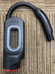 テスラ チャデモアダプター 韓国製 純正 Tesla CHAdeMO 充電器 テスラ チャデモアダプター Tesla CHAdeMO 充電器 - メルカリ