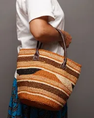 アフリカ　ケニア　サイザルバッグ　伝統柄　Mサイズ　No.10　アフリカンバッグ　レザーハンドル　かごバッグ　トートバッグ　ナチュラル　ブラウン　アフリカ雑貨
