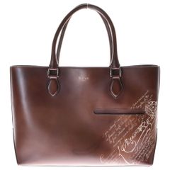 Berluti (ベルルッティ) カリグラフィ トゥジュール トートバッグ スクリットレザー ブラウン レザー