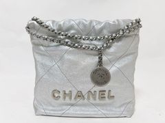 CHANEL シャネル シャネル22 ミニ マトラッセ ショルダーバッグ レザー メタリック シルバー チャーム付き シルバー金具 AS3980 超美品
