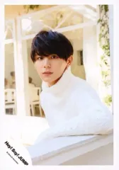 【中古】生写真(ジャニーズ) Hey! Say! JUMP/山田涼介/バストアップ・衣装白・体左向き・左手前・カメラ目線・野外/16-17冬 コンサートグッズ撮影/公式生写真