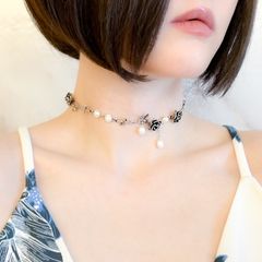 切ない想いの夕暮れに：アンティークシルバーの薔薇とパールのチョーカーネックレス　SV588