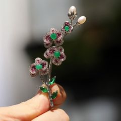 新入荷❣️天然本翡翠 ロウカン質翡翠 上品、華やかい一輪の梅枝