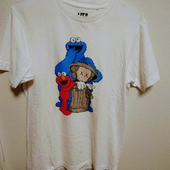 ユニクロ✕カウズ　セサミストリートコラボtシャツ Sサイズ　UNIQLO✕kaws