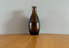 国産の古いアンバーガラスのフラワーベース　花瓶　一輪挿し　昭和レトロ　アンティーク　ヴィンテージ