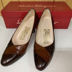 フェラガモ ウォーク茶色 23.5センチパンプス - メルカリ
