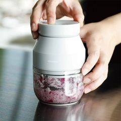 【新品※ショップ出品】ハンディーチョッパー コードレスチョッパー おすすめ みじん切り器 野菜カッター フードプロセッサー 一人暮らし 時短料理 コンパクト 簡単操作 安全 チョッパー キッチンツール キッチン用品