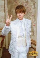 【中古】生写真(ジャニーズ) King ＆ Prince/岸優太/膝上・衣装白・右手ピース/「King ＆ Prince First Concert Tour 2018」オリジナルフォト