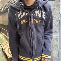 ヴィンテージ 必須アイテム Abercrombie(アバクロンビー) ナムノ つづり ジップアップパーカー フード付き