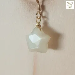 ホワイト ムーンストーンの星ピアス【14kgf】