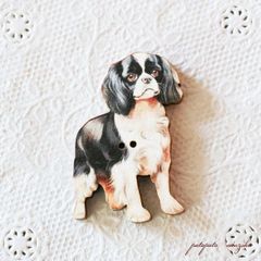 アトリエ ボヌール ドゥ ジュール フランス 製 木製ボタン キャバリア・キング・チャールズ　犬  手芸 雑貨 小物 アトリエボヌールドゥジュール ボタン  パタパタ民族
