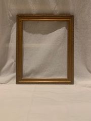 ブロンズ色が渋い　何気なく置いても決まる　木製の額縁