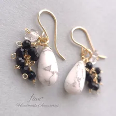 天然石 14kgf マグネサイトと小粒オニキス&ハーキマーダイヤモンドのピアス