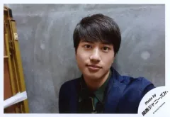 【中古】生写真(ジャニーズ) 関西ジャニーズJr./小島健/横型・バストアップ・衣装青緑・背景グレー/スペシャルセルフィー企画 第3弾 関西ジャニーズJr.