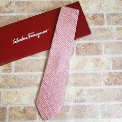 新品未使用 FERRAGAMO フェラガモ ネクタイ ピンク シルク 箱、リボン