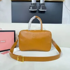 【今日特価】miumiu ミュミュ アップグレードハンドバッグ 国内送料無料！お得な価格で在庫あり！