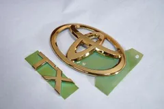 ＧＲＪ１５　ランドクルーザープラドＴＸ　ゴールドメッキエンブレムリア２点　　INVENTER/grow/メッキ/ブラッククローム/ゴールド/車エンブレム/車パーツ/