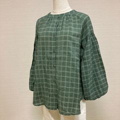 新品タグ付き　Alphabet's alphabet（アルファベッツアルファベット）フリル袖のチェック柄ブラウス　カーキ　Fサイズ