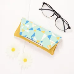 【kol.G】ちょうどいいが見つかる★ セミハード シンプル眼鏡ケース 北欧柄 nina-Kolmio 緑 受注生産 14日以内に発送