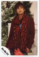 【中古】生写真(ジャニーズ) Kis-My-Ft2/藤ヶ谷太輔/膝上・衣装赤・マフラー豹柄・目線右上/公式生写真