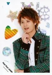 【中古】生写真(ジャニーズ) Hey! Say! JUMP/岡本圭人/上半身・衣装緑・チェック柄・黒・白・右手顎・口開け・左向き・背景白/Hey! Say! JUMP COUNTDOWN LIVE 2015-2016 JUMPing CARnival Coun