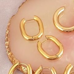 【高品質✨】シンプルフープピアス1.9　ステンレスジュエリー　金属アレルギーOK つけっぱなしOK 温泉プール海OK