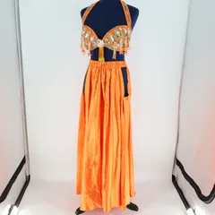【ベリーダンス用 オリエンタル衣装】オレンジ ラメ 多数付き 緑 シルバー 花柄 ビーズ スリット 鮮やか 明るい サテン生地 華やか 目立つ トップス スカート アクセサリー 上下セット