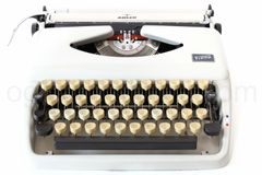 専門店でオーバーホール済の中古タイプライター Triumph Adler Tippa