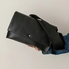 新品未使用 本革 軽量 柄ワイドテープショルダーバッグ ブラック 柄ワイドテープショルダーバッグ《本革/軽量470g/ボディバッグ