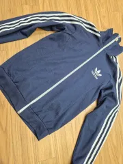 アディダス ネイビー カラー トラック ジャケット - サイズは90です - ポリ