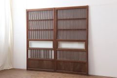 ▼現状販売▼ 格子戸2枚セット アンティーク建具 昭和初期 建具 引き戸 4～7営業日前後で発送(※修理加工希望の方3ヶ月程で発送) R-036803