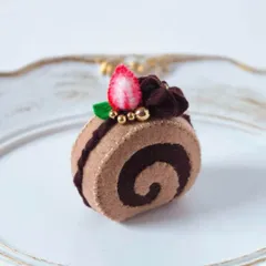 チョコレートのロールケーキ フェルトケーキ フェルトロールケーキ ハンドメイド